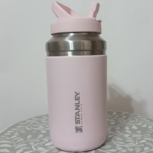 Stanley 64 oz Pink Petal iceflow jug flip straw cup